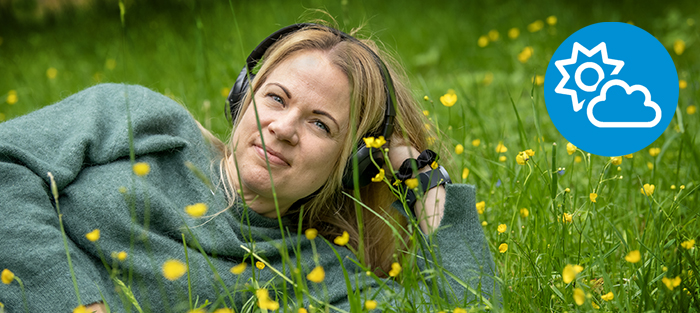 Sofia Ottosson, sjukhusmusiker i gräset