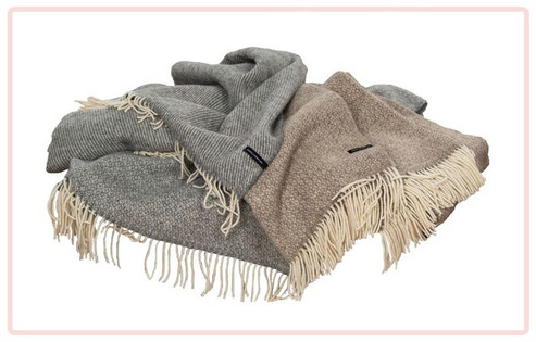 Pläd 100% ull från Nya Zeeland. tillverkad i Ukraina. Flera färger.