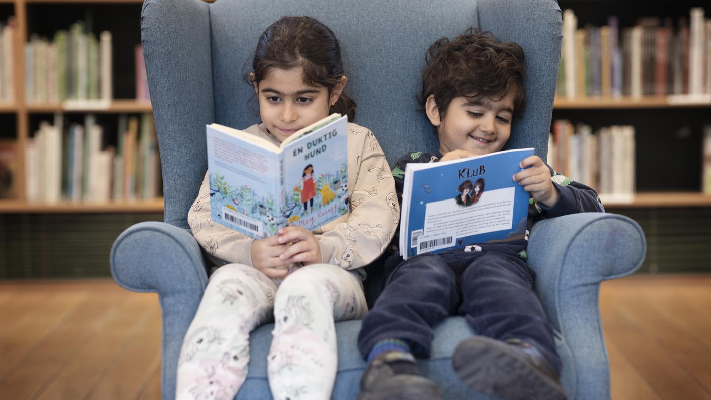 Biblioteket i Kumla. På Bild Cane och Arin Abdullah.