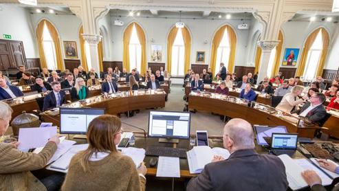 Kommunfullmäktige, Örebro. Genrebilder, ska visa majoriteten, oppositionen, presidiet och de ledande politikerna. 